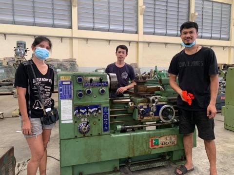 ขายเครื่องกลึง LA 4.5 ฟุต